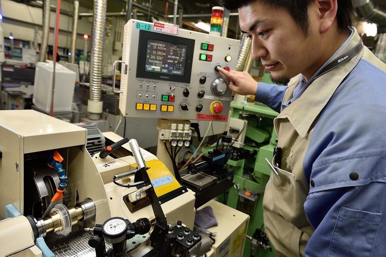 尼康枥木工厂技术人员表示 研发和产品更新是没有特别的时间设定